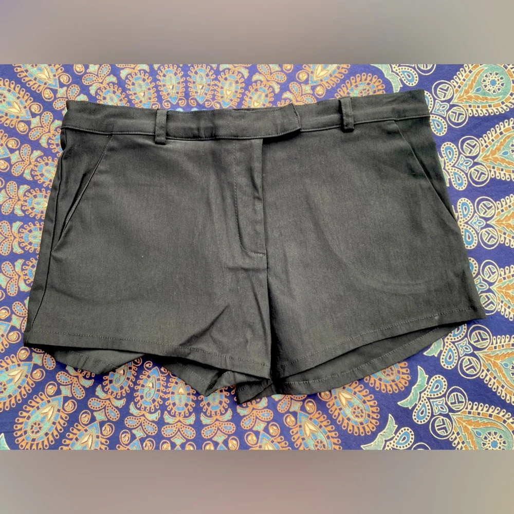 Nasty Gal Black Shorts - L